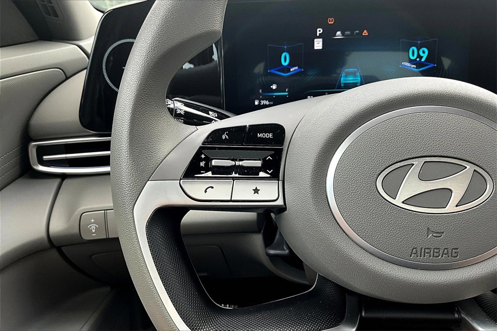 Used 2024 Hyundai Elantra SEL image 18