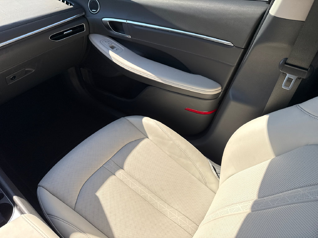 Used 2023 Hyundai Sonata Limited w/ Preferred Accessory Package FWD image 15