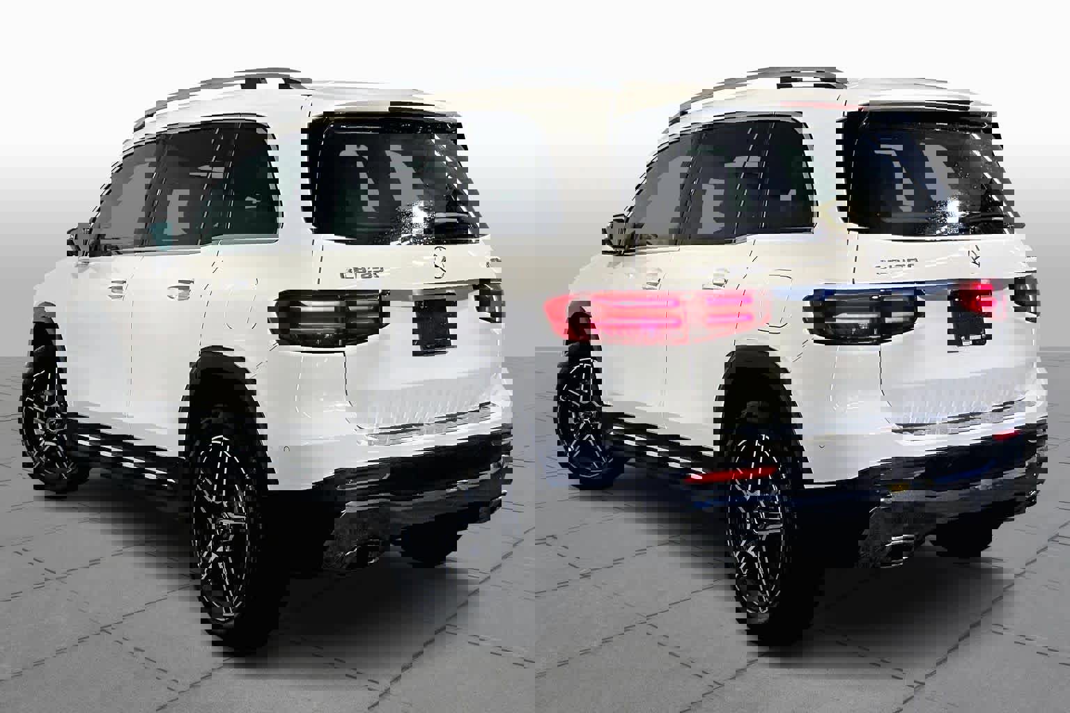 New 2026 Mercedes-Benz GLB 250 4MATIC image 3