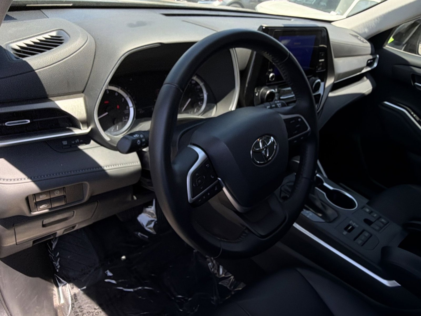 Used 2023 Toyota Highlander XLE AWD/4WD image 21