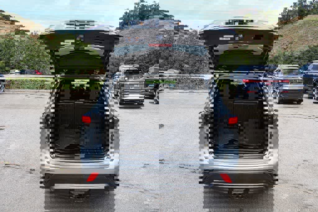 Used 2021 Toyota Highlander XLE image 26