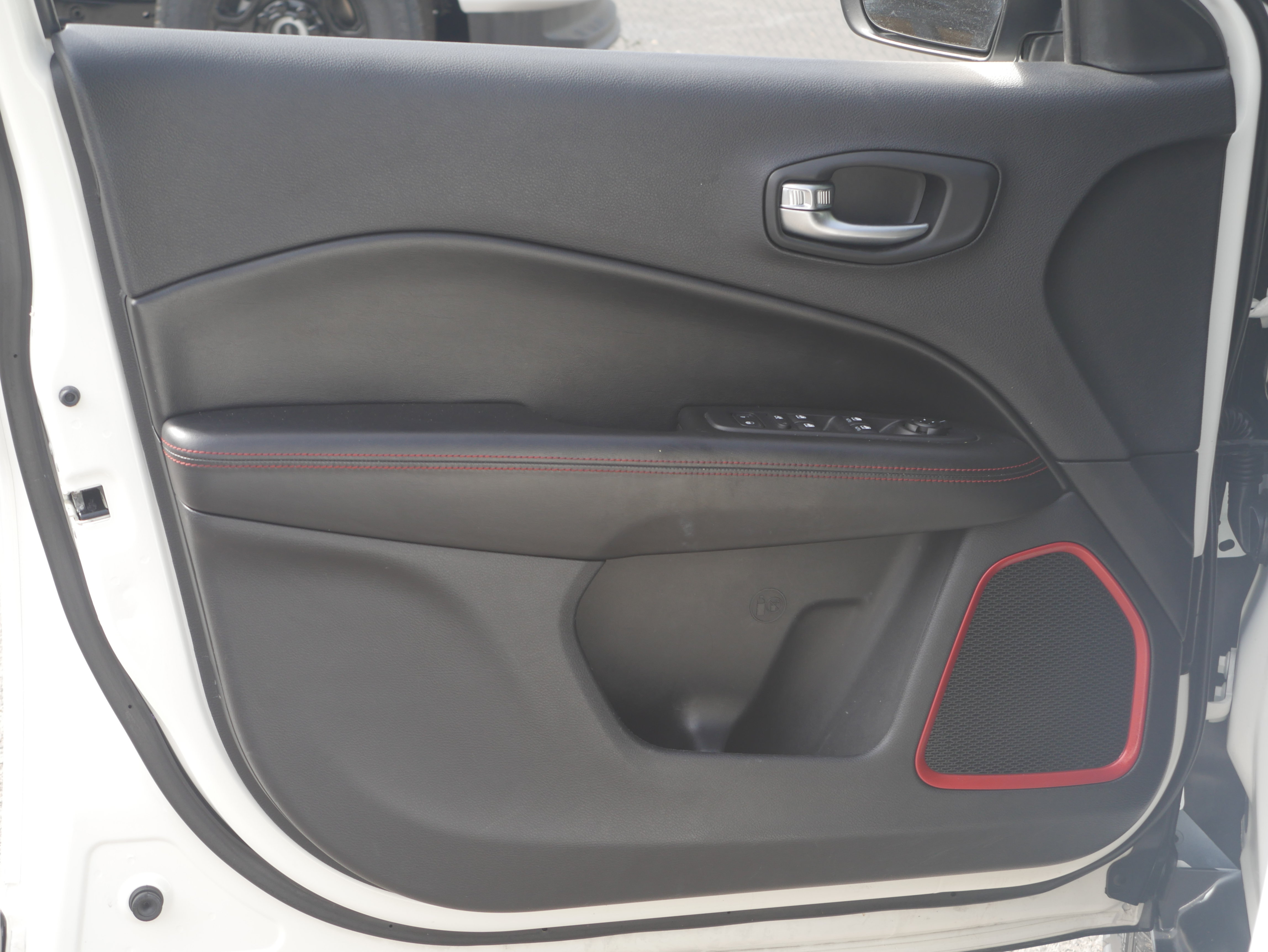 Used 2019 Jeep Compass Trailhawk AWD/4WD image 35