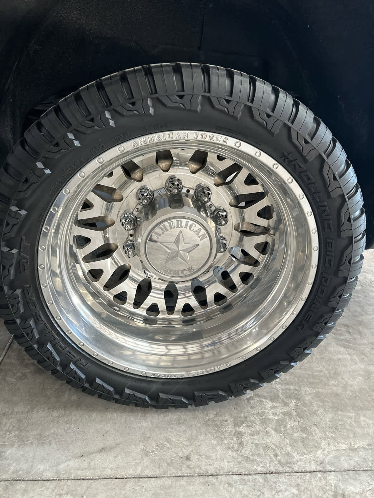 Used 2025 Chevrolet Silverado 3500 LTZ w/ LTZ Convenience Package image 10