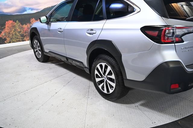 Used 2025 Subaru Outback Premium w/ Popular Package #1A image 8