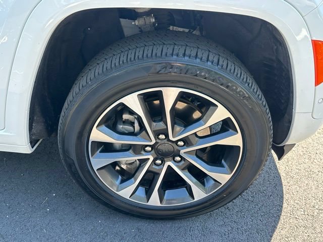 Used 2023 Jeep Grand Cherokee Overland AWD/4WD image 13