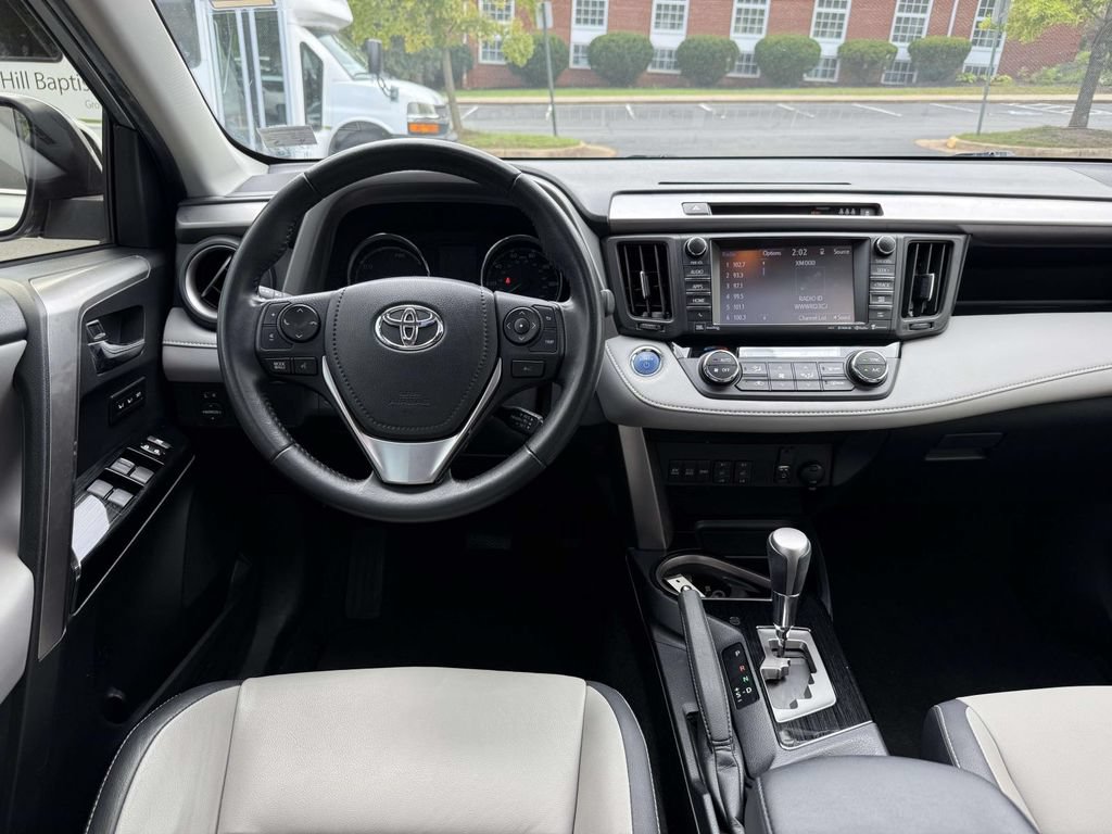 Used 2017 Toyota RAV4 Limited AWD/4WD image 8