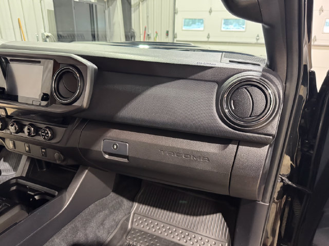 Used 2018 Toyota Tacoma TRD Sport AWD/4WD image 23