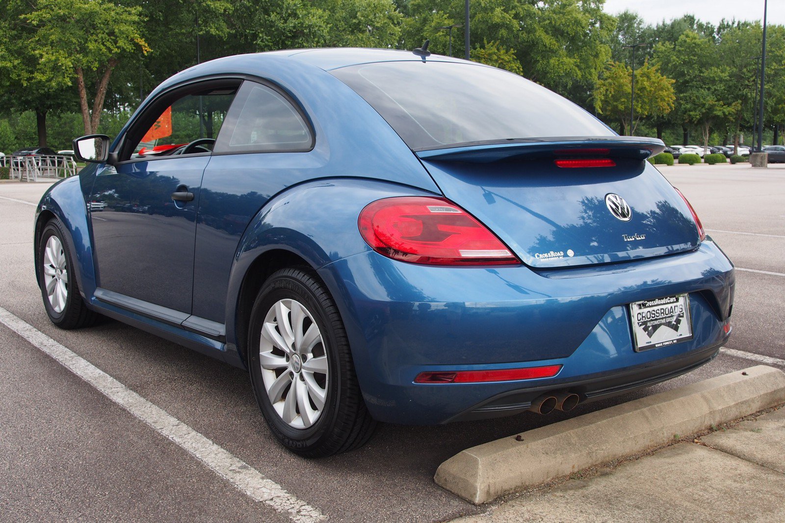 Used 2018 Volkswagen Beetle 2.0T S FWD image 5