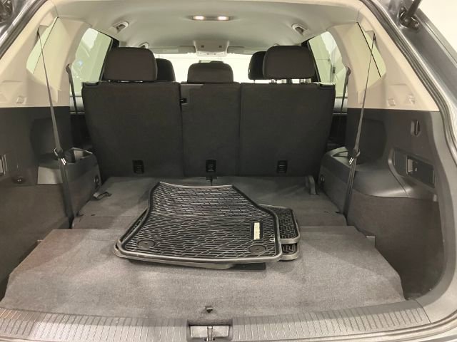 Used 2018 Volkswagen Tiguan S FWD image 37