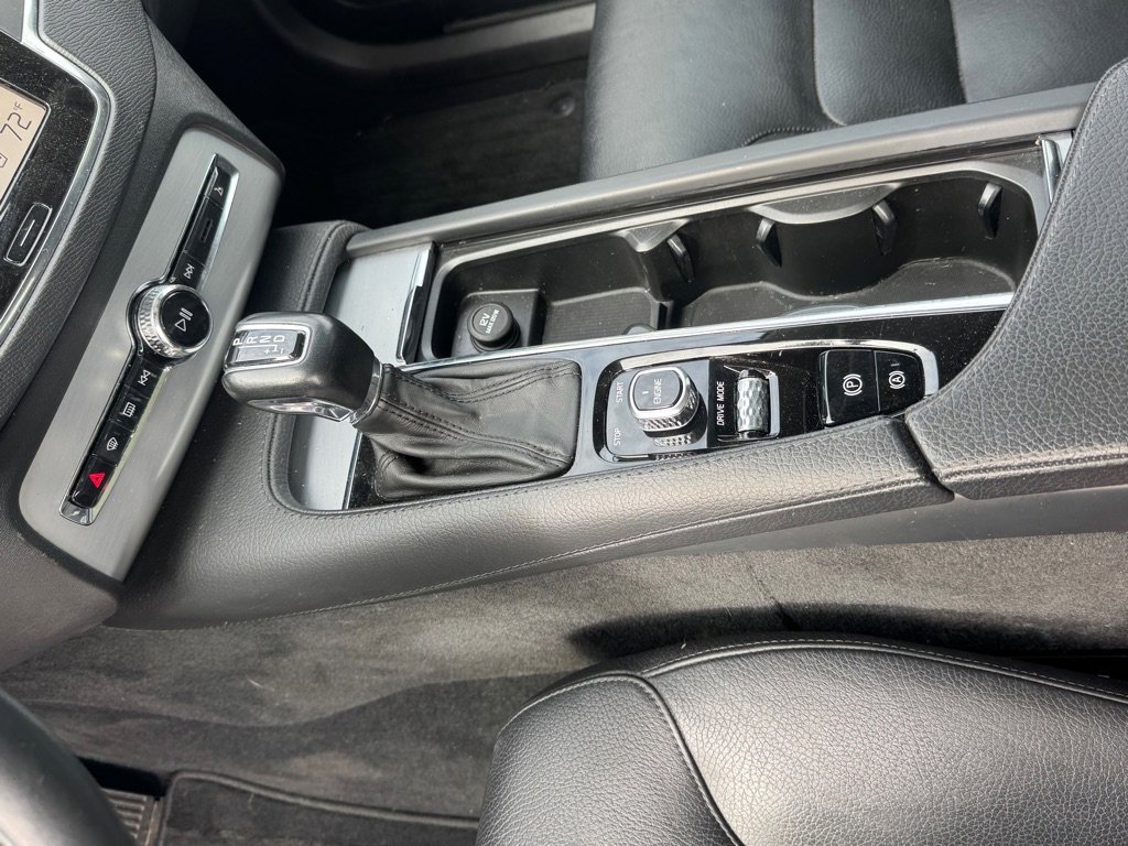 Used 2016 Volvo XC90 T6 Momentum image 12