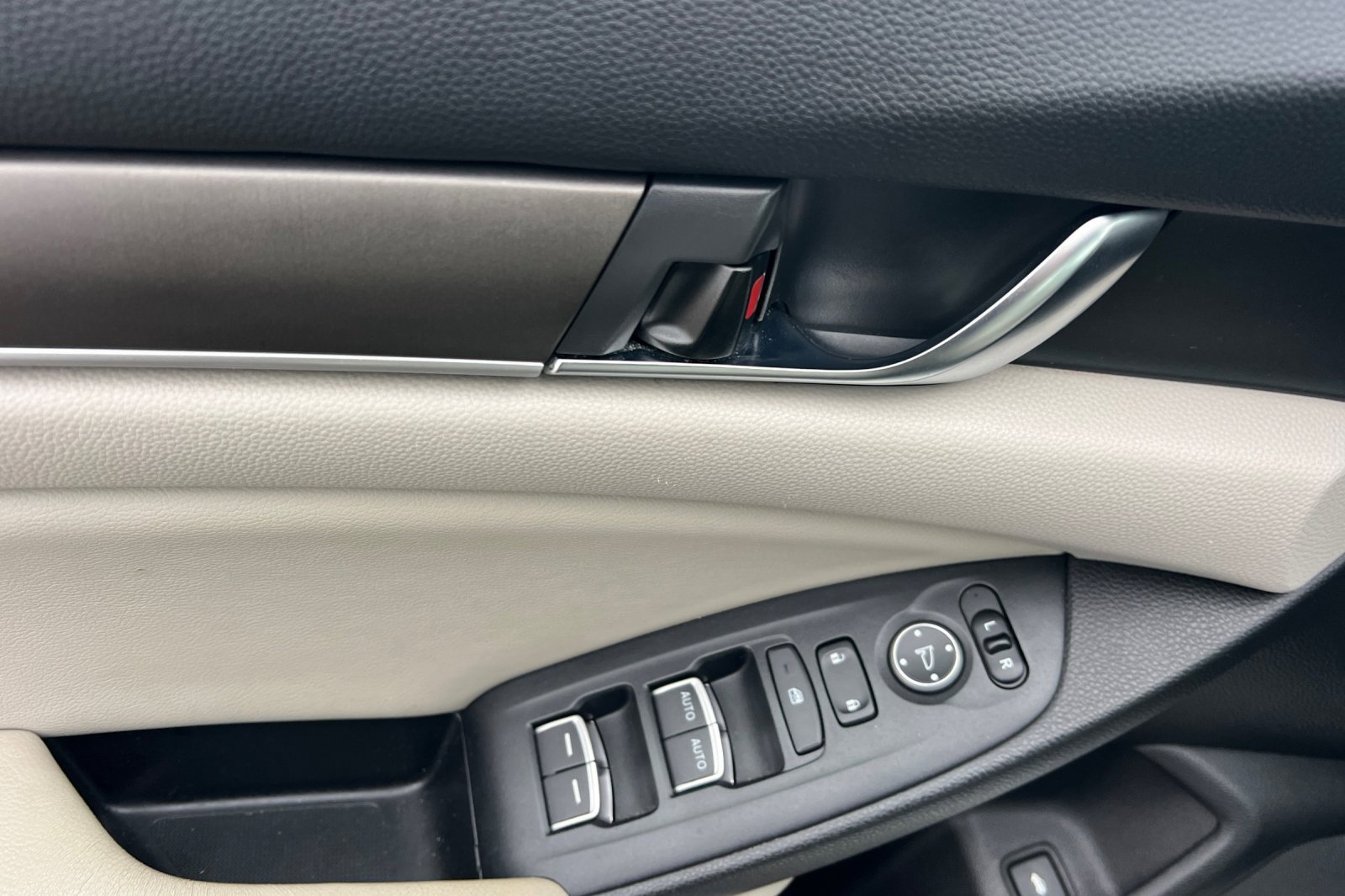 Used 2018 Honda Accord LX image 8