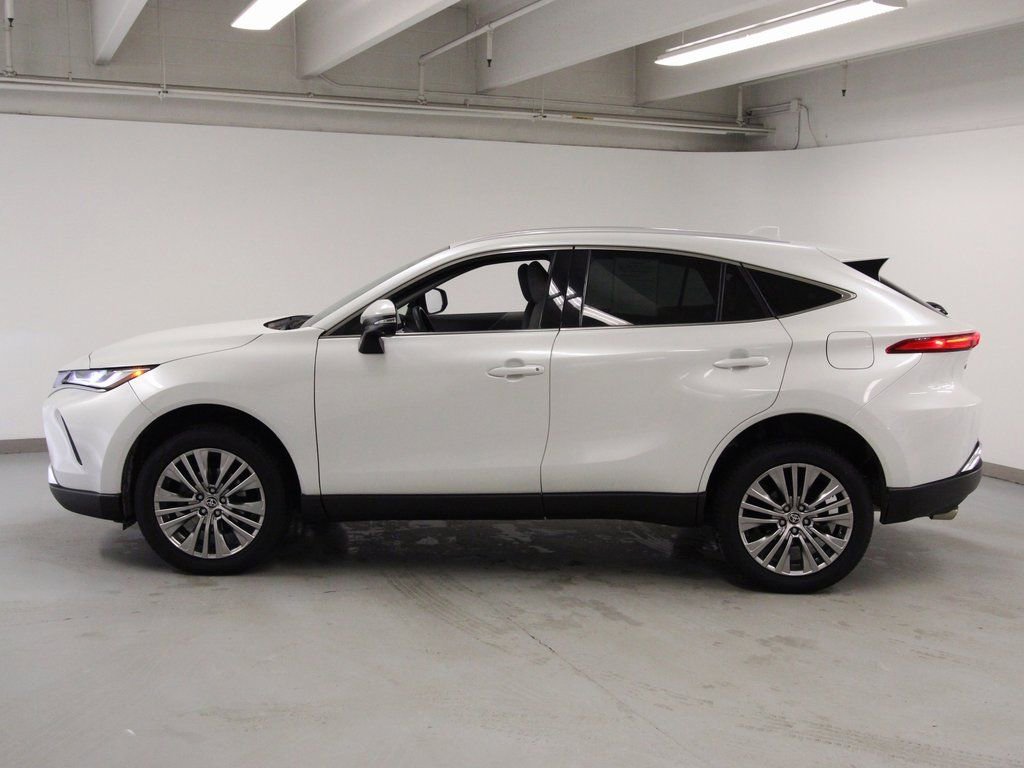 Used 2023 Toyota Venza XLE image 7