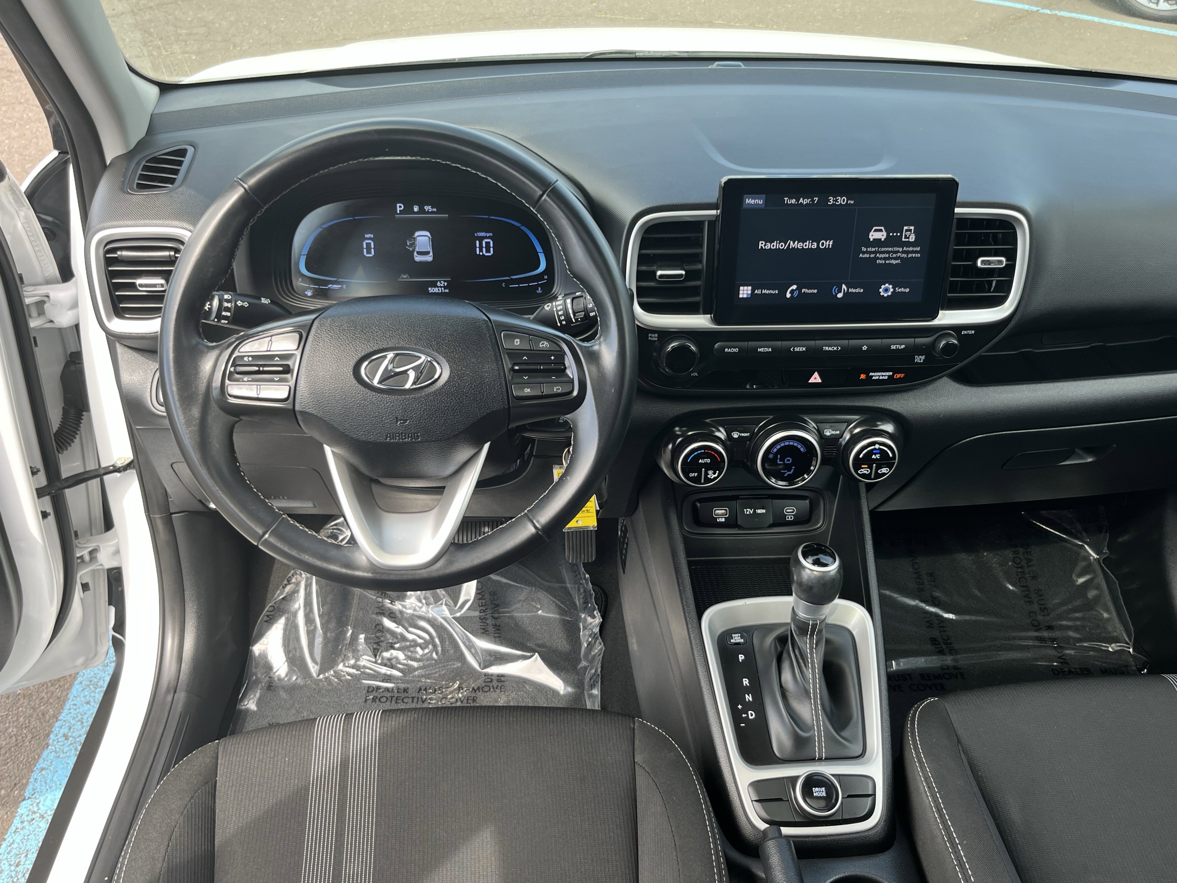 Certified 2023 Hyundai Venue SEL image 11