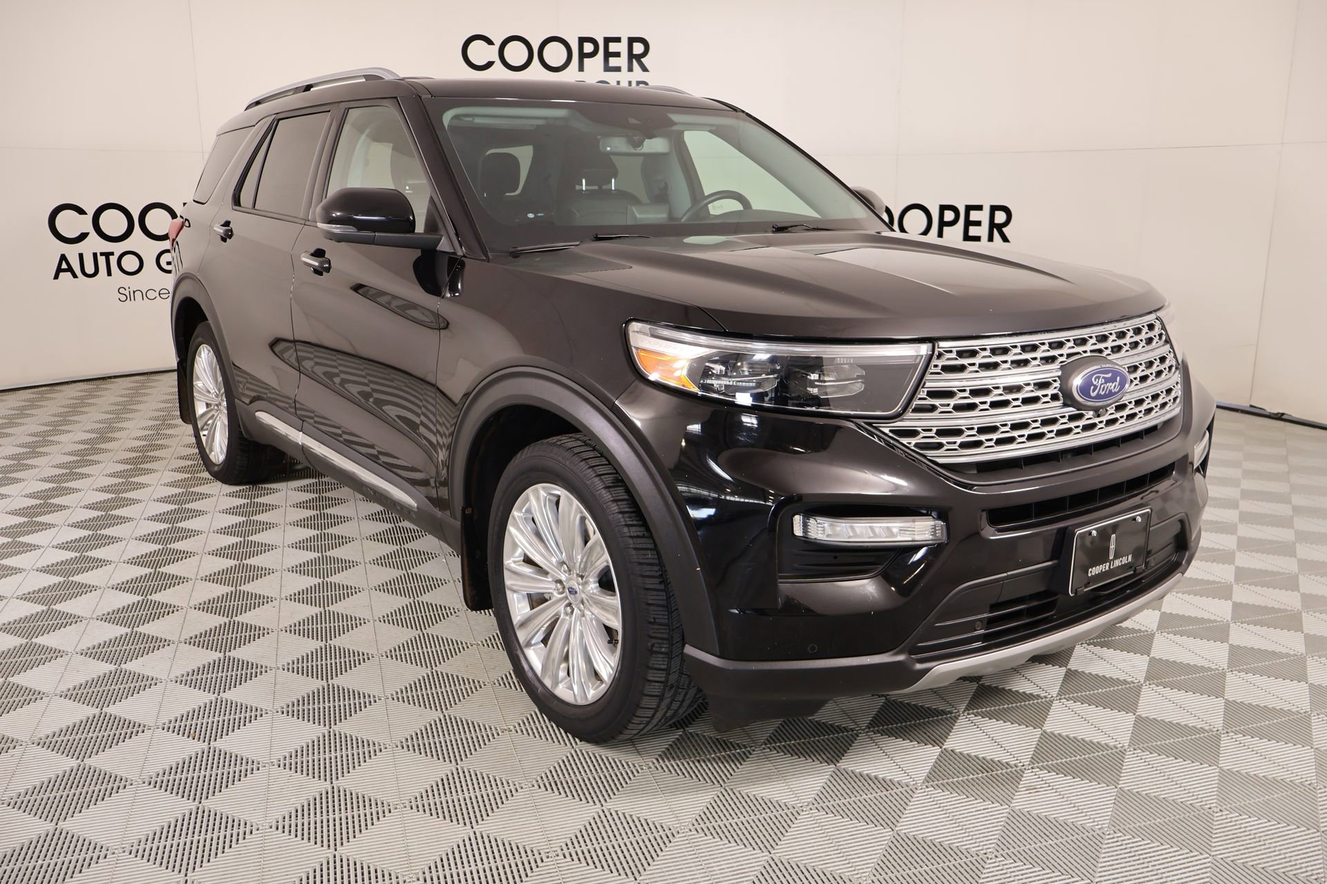 Used 2022 Ford Explorer Limited w/ Limited Technology Package image 1
