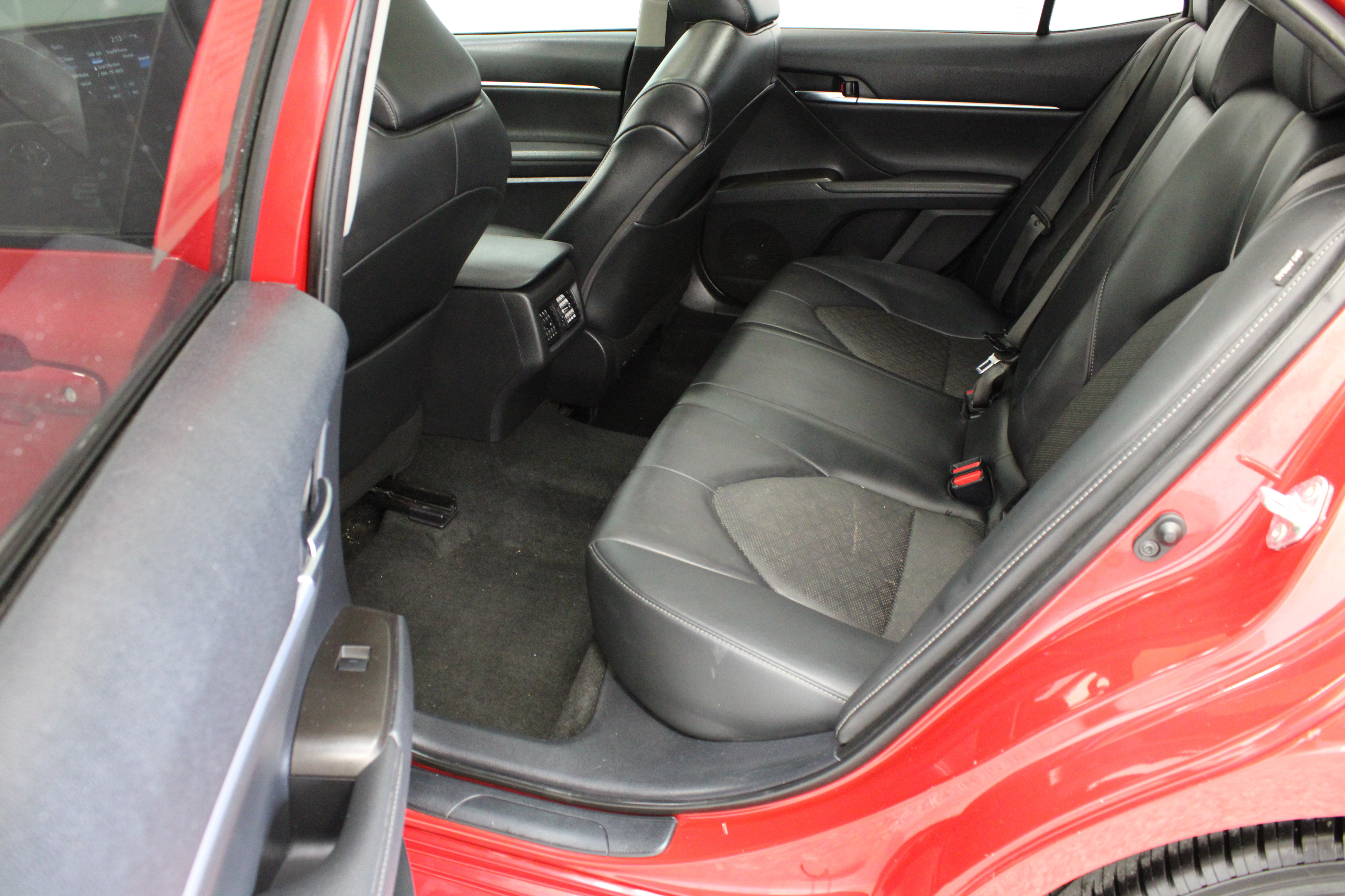 Used 2022 Toyota Camry XSE FWD image 30