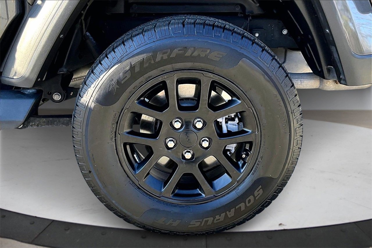 Certified 2023 Jeep Gladiator Overland image 34