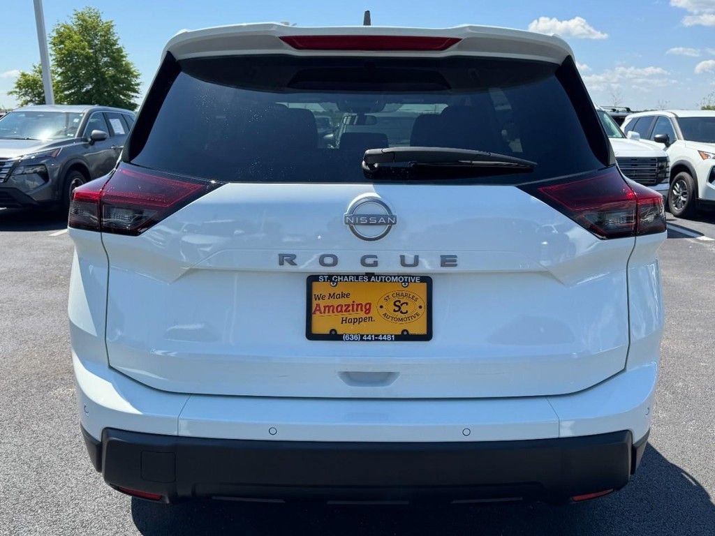 Used 2025 Nissan Rogue S FWD image 4