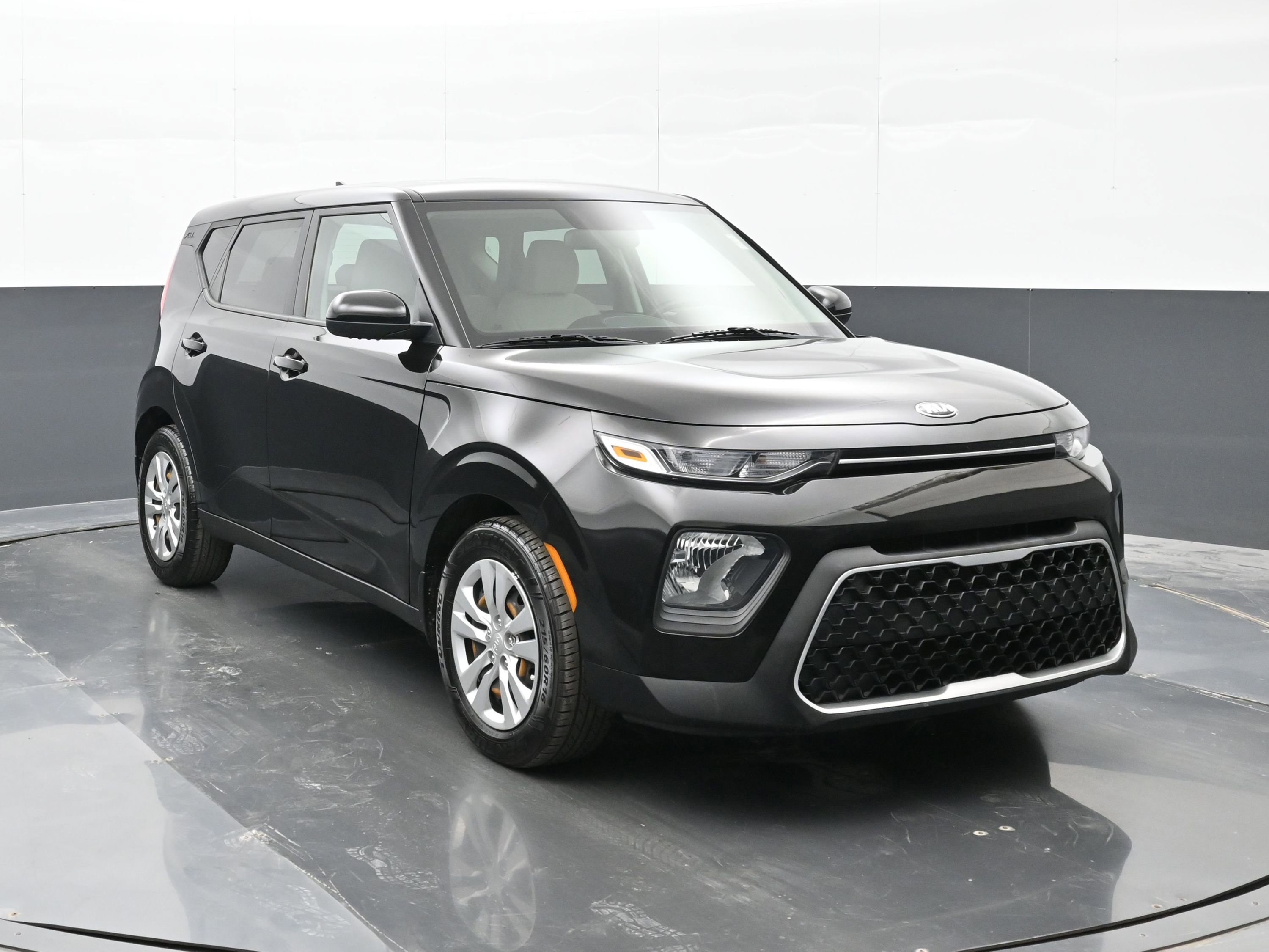 Used 2020 Kia Soul LX FWD image 2