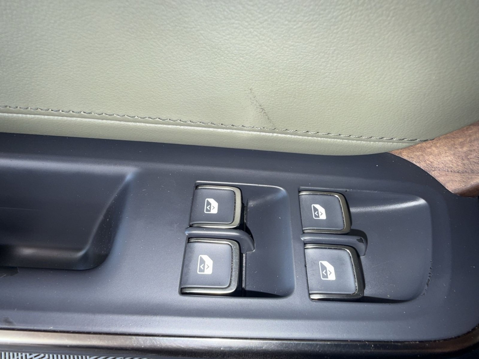 Used 2022 Rivian R1T Adventure AWD/4WD image 15