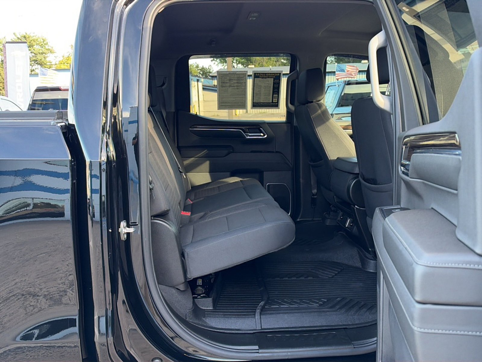 Used 2024 Chevrolet Silverado 1500 LT w/ Z71 Off-Road Package AWD/4WD image 19