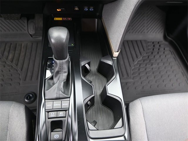 Used 2025 Toyota Camry LE image 7