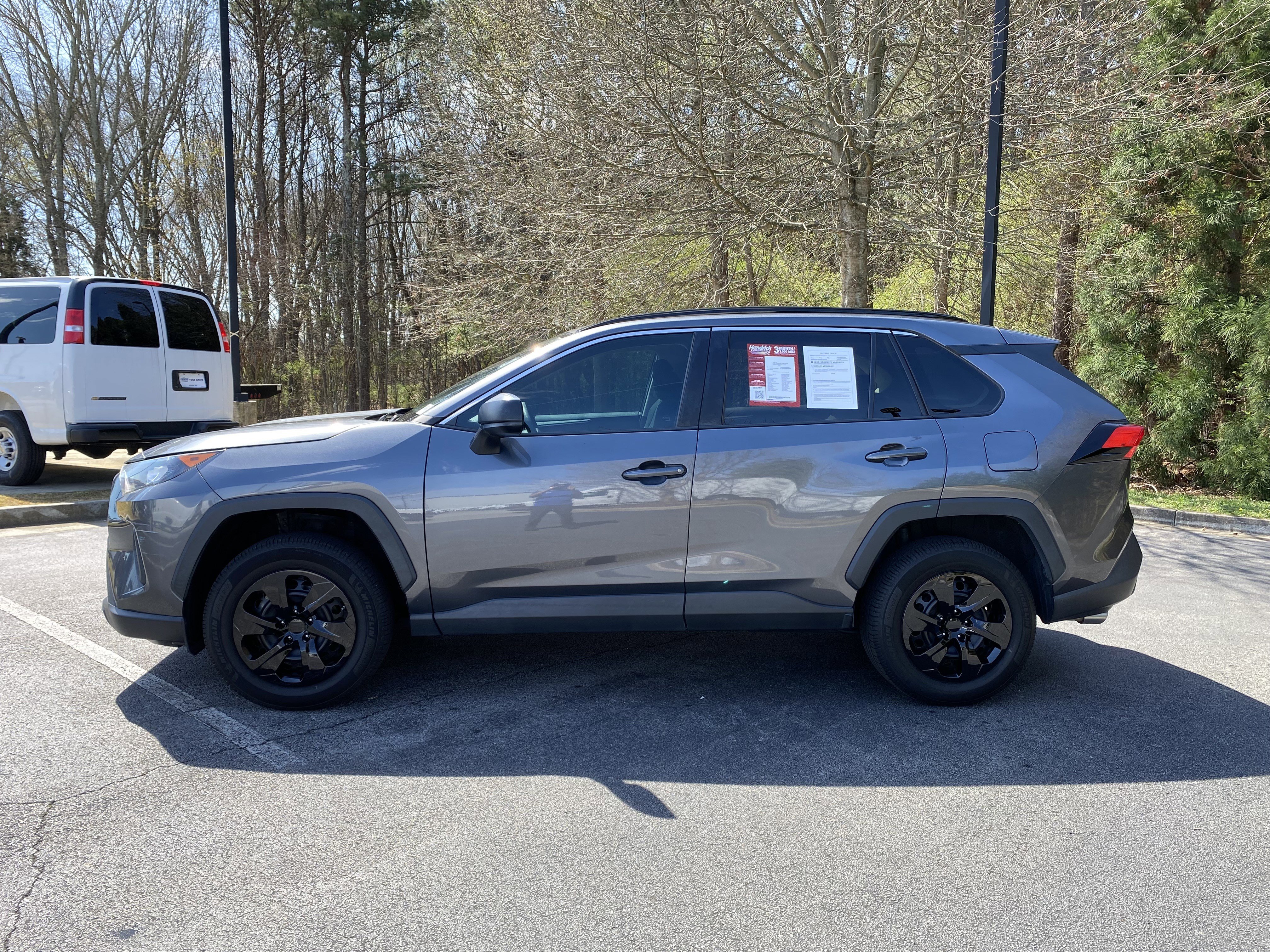 Used 2021 Toyota RAV4 LE image 6