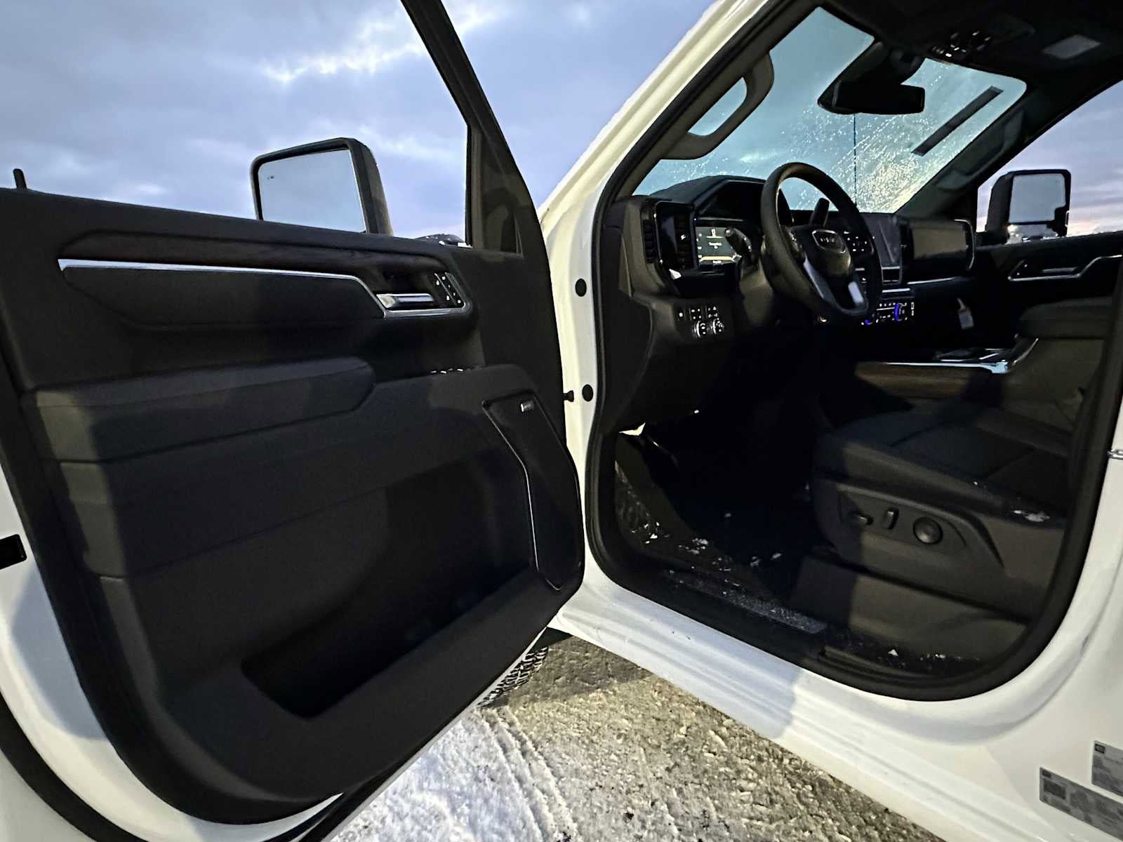 New 2026 GMC Sierra 2500 SLT w/ SLT Convenience Package image 19