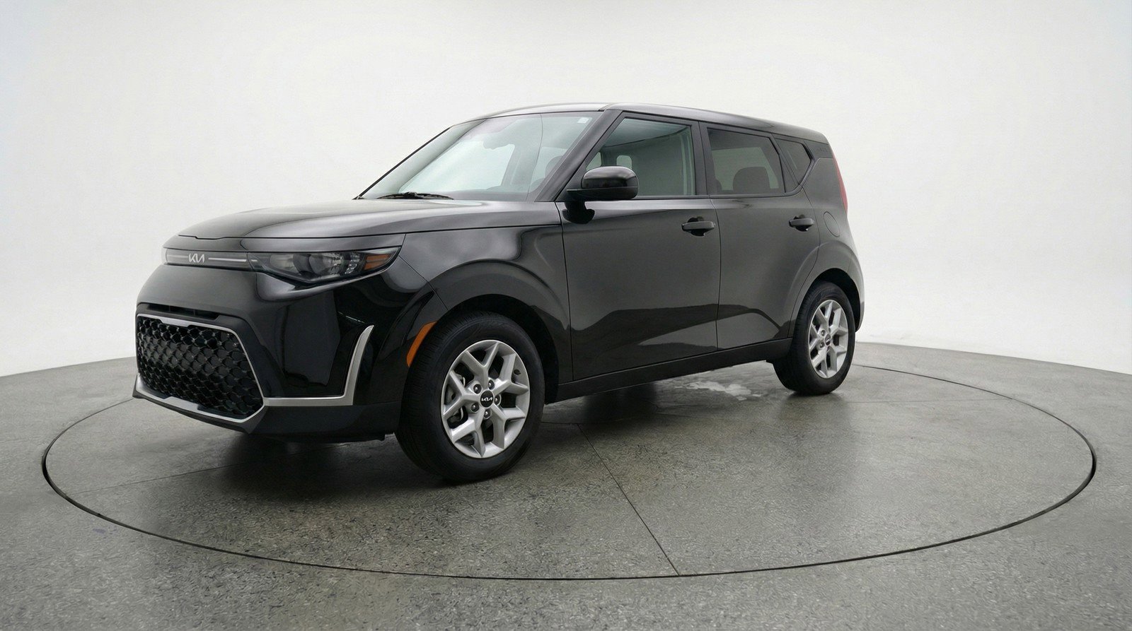 Used 2025 Kia Soul LX w/ LX Technology Package FWD image 3