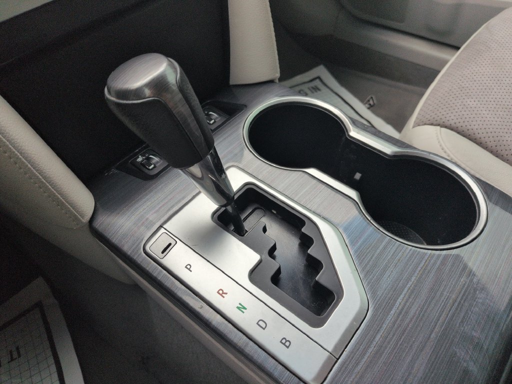 Used 2014 Toyota Camry XLE w/ Leather Package FWD image 25