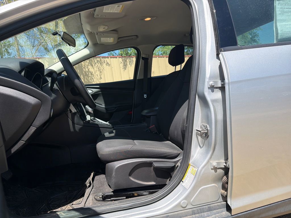 Used 2018 Ford Focus SE FWD image 11