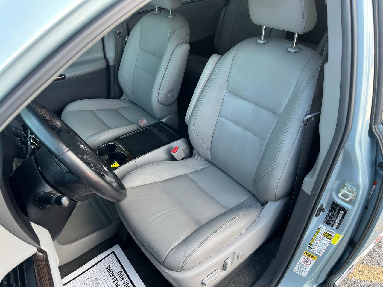 Used 2015 Toyota Sienna XLE w/ XLE Navigation Package FWD image 12
