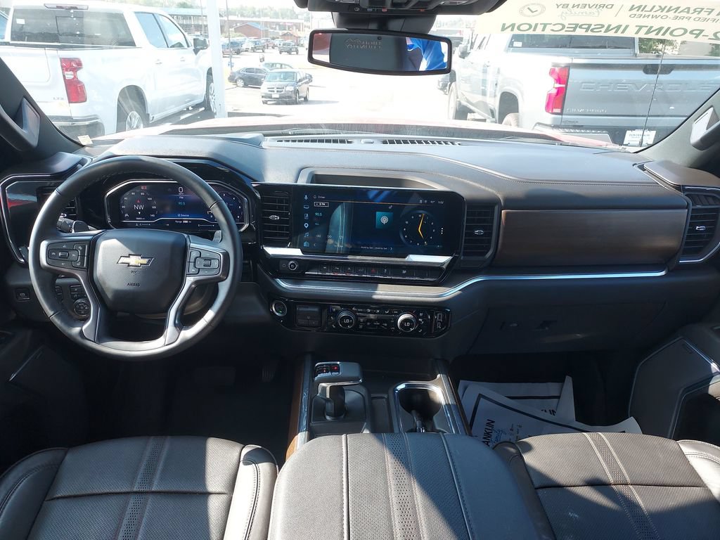Used 2025 Chevrolet Silverado 1500 High Country w/ High Country Premium Package AWD/4WD image 23