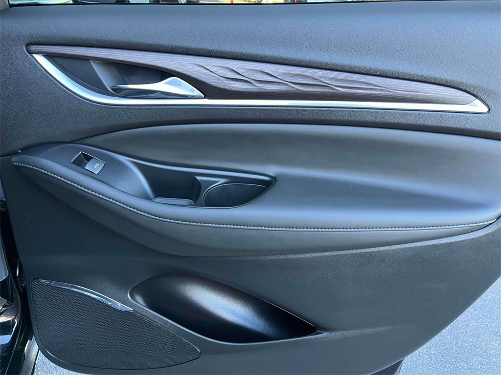 Used 2023 Buick Enclave Avenir w/ Avenir Technology Package image 17