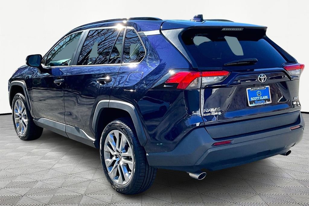 Used 2022 Toyota RAV4 XLE Premium image 5