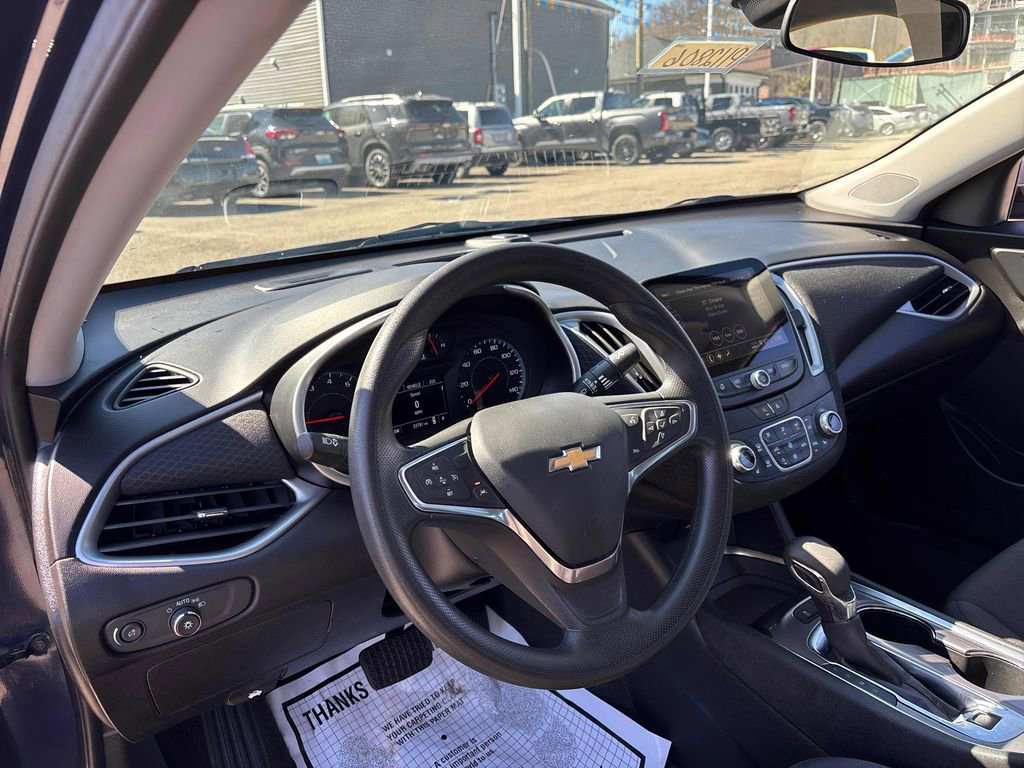 Used 2025 Chevrolet Malibu LT image 12
