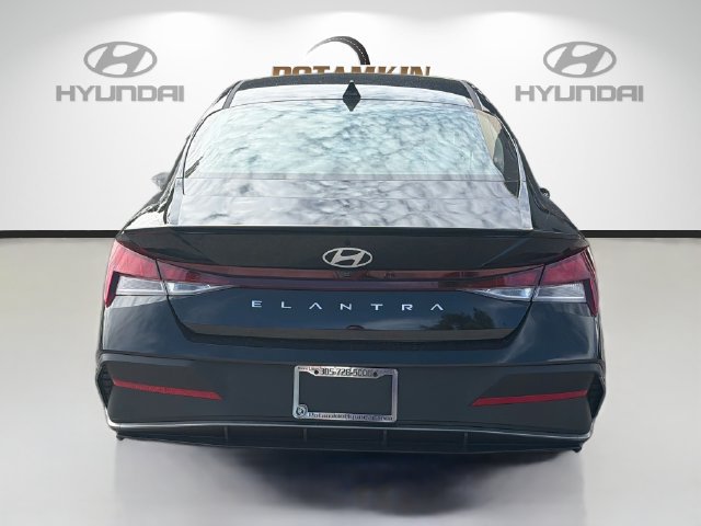 New 2026 Hyundai Elantra SEL Sport FWD image 6