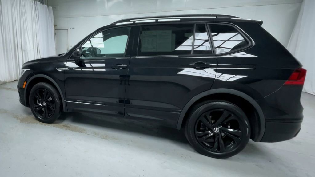 Used 2024 Volkswagen Tiguan SE R-Line image 20