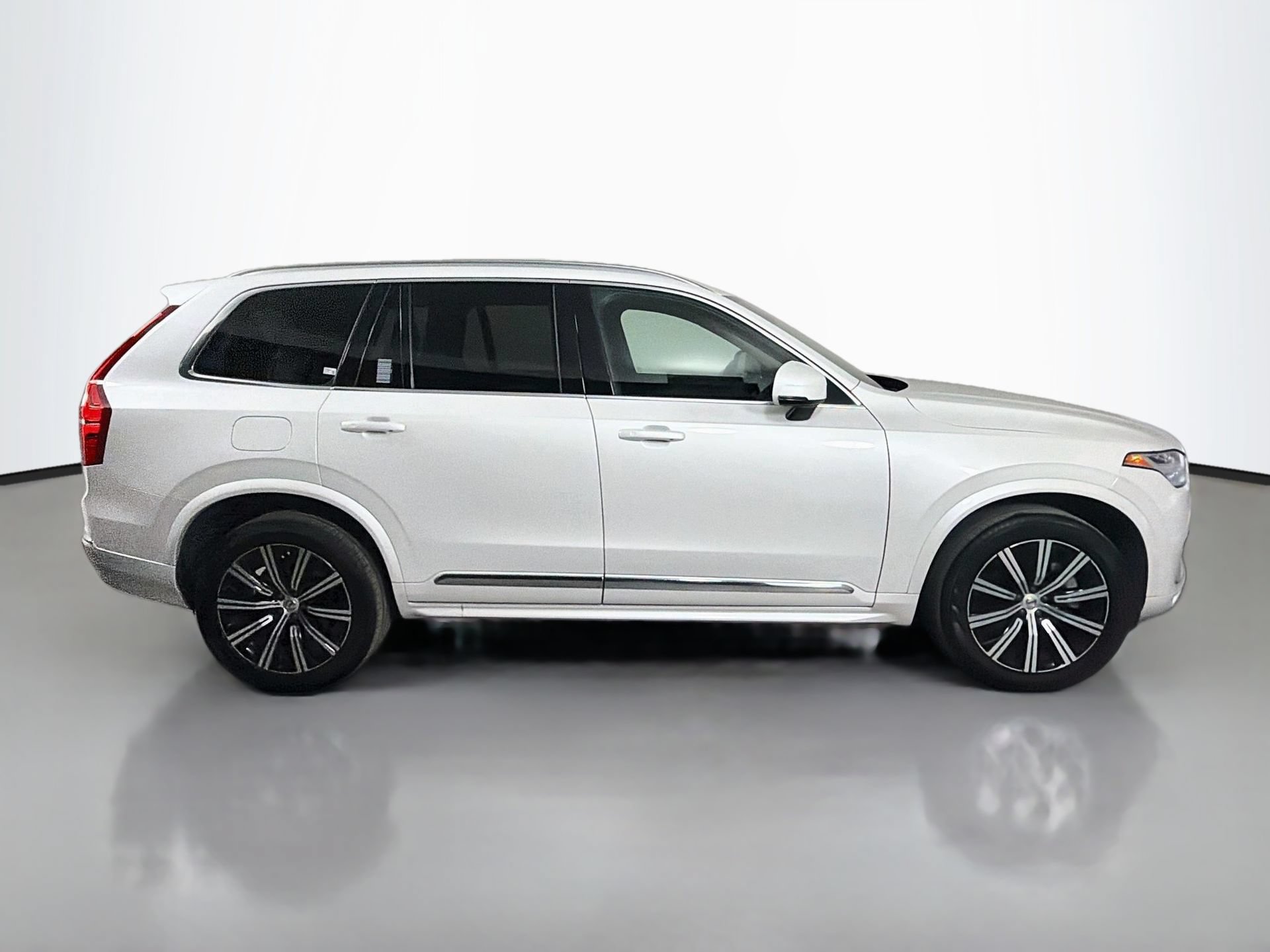 Certified 2024 Volvo XC90 B5 Core AWD/4WD image 5