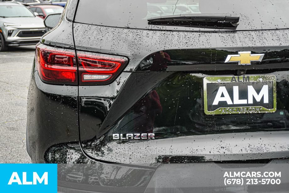 Used 2025 Chevrolet Blazer LT FWD image 13