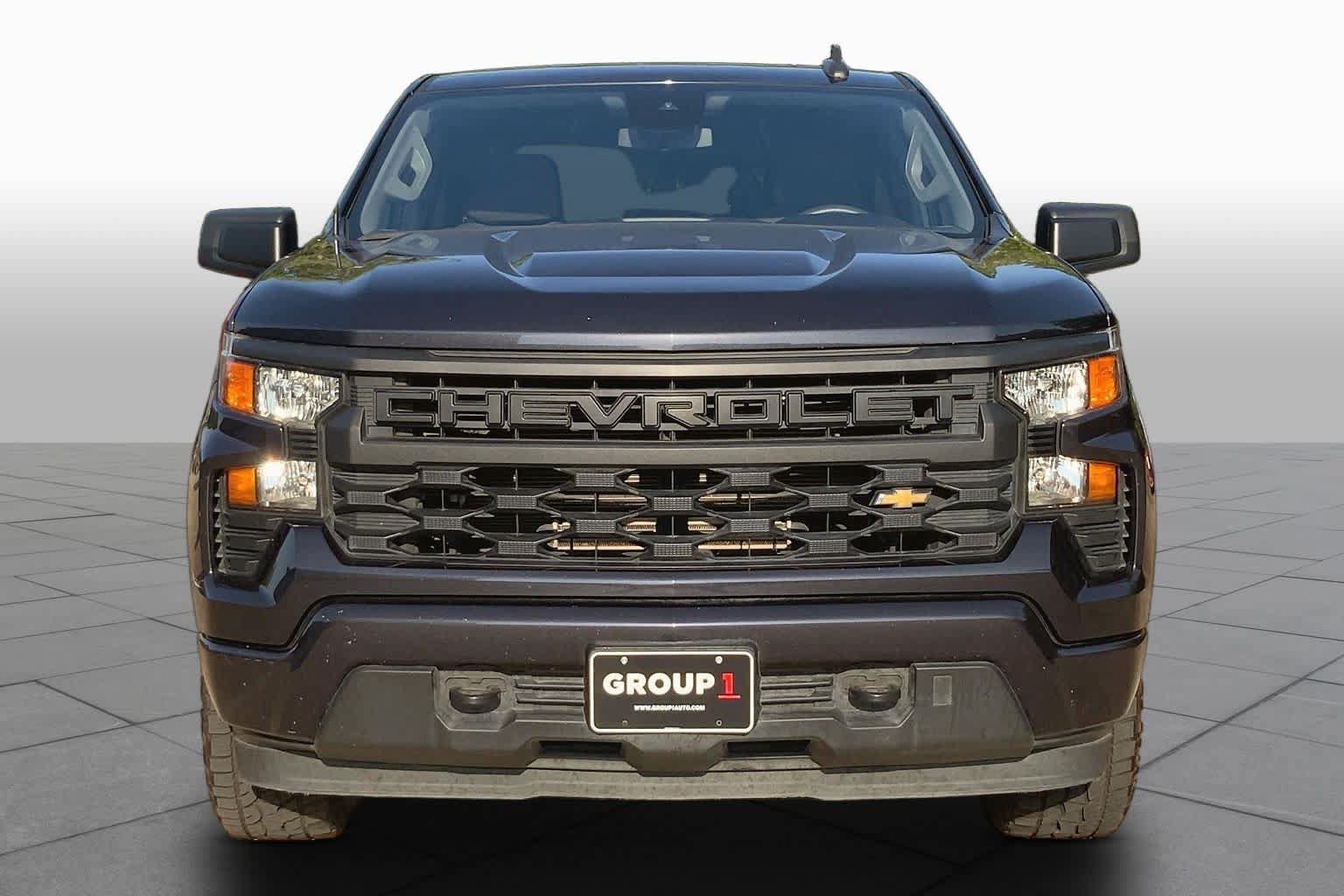 Used 2023 Chevrolet Silverado 1500 Custom w/ LPO, Dark Essentials Package RWD image 4