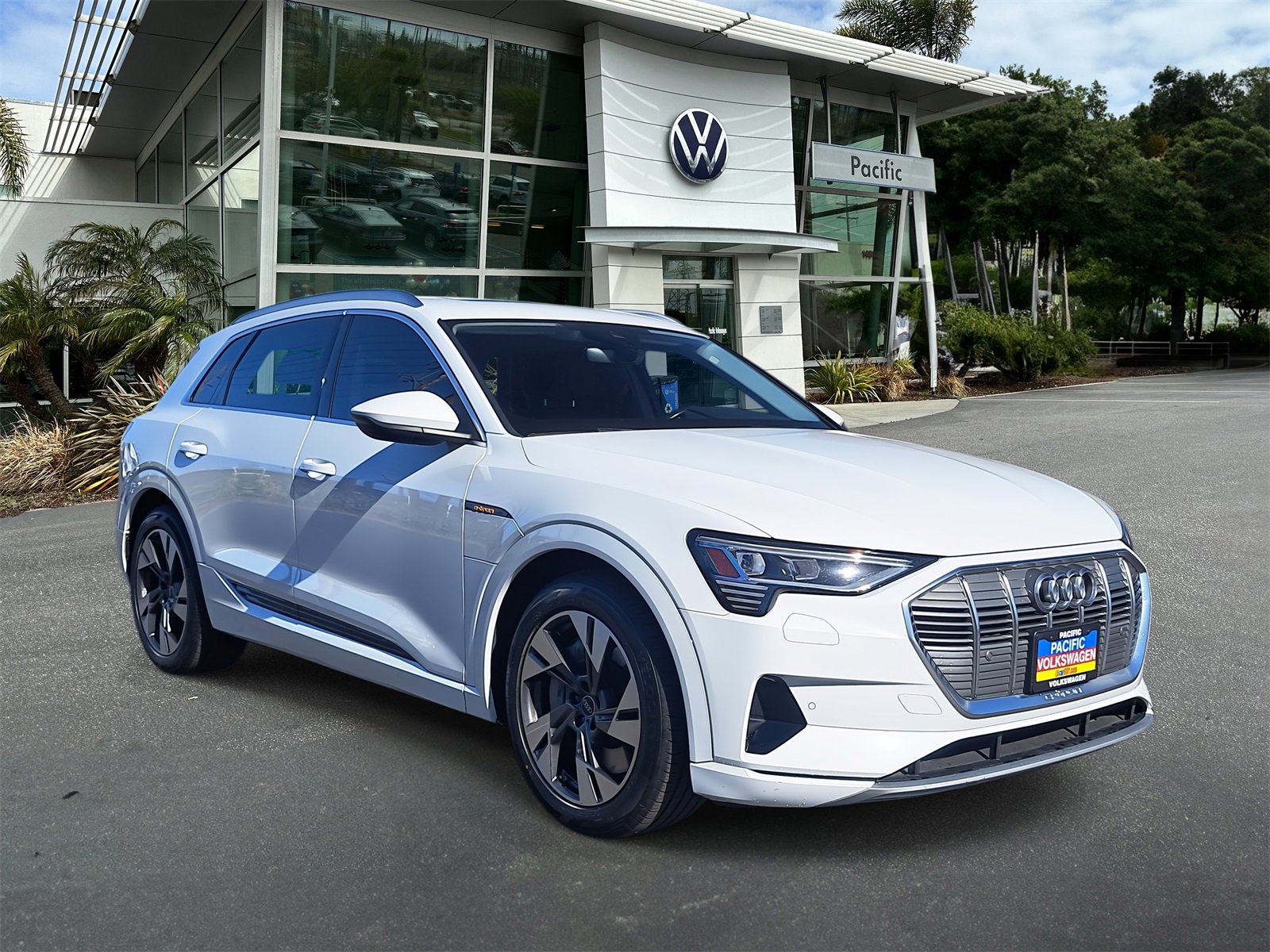 Used 2023 Audi e-tron Premium image 3