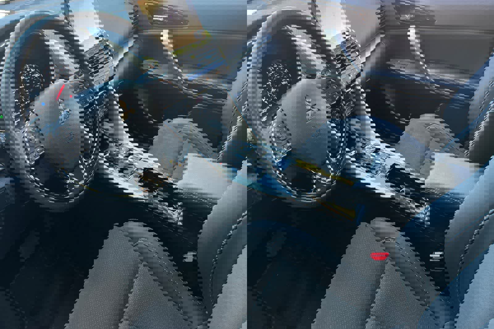 Used 2025 Mitsubishi Eclipse Cross SE image 14