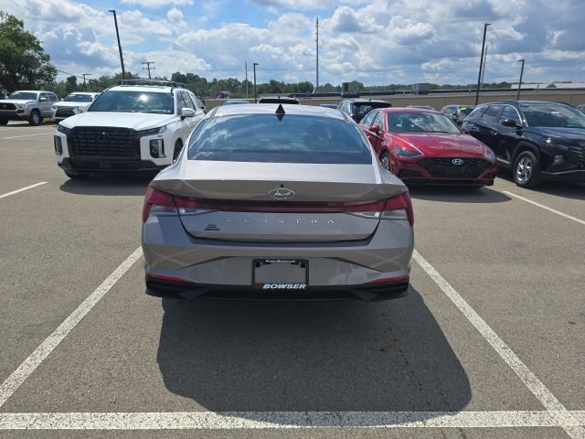 Certified 2023 Hyundai Elantra SEL w/ Convenience Package FWD image 4