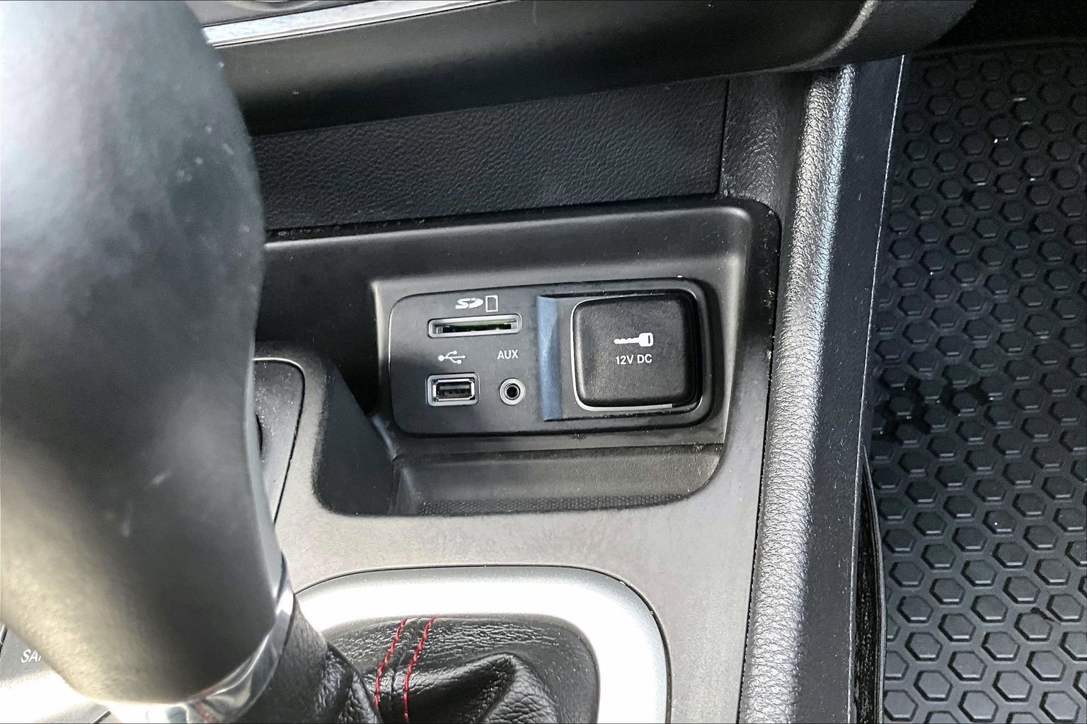 Used 2017 Jeep Cherokee Trailhawk w/ Cold Weather Group image 16