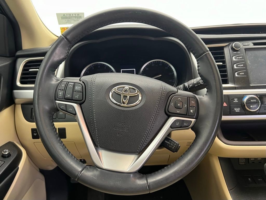 Used 2019 Toyota Highlander XLE image 18