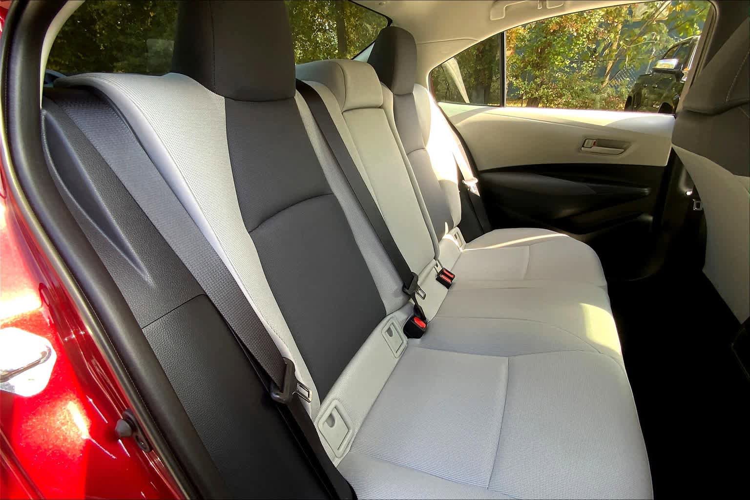 Used 2022 Toyota Corolla LE FWD image 17