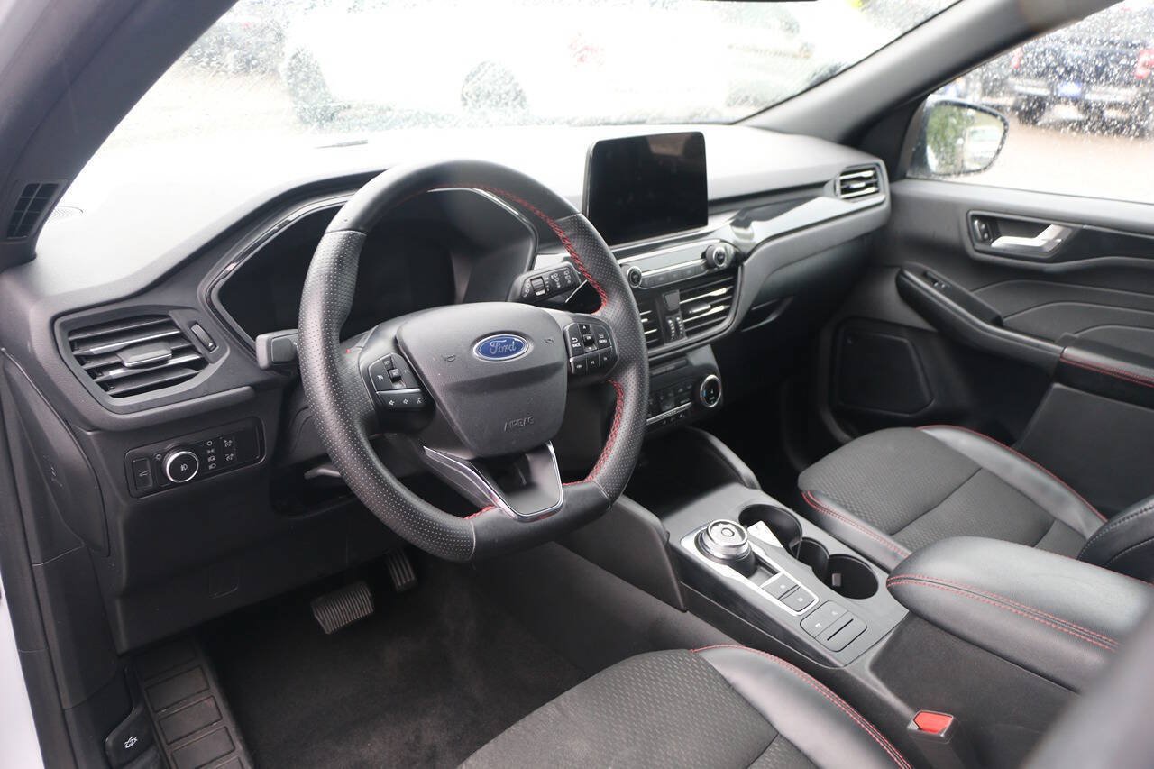 Certified 2025 Ford Escape ST-Line Select AWD/4WD image 24