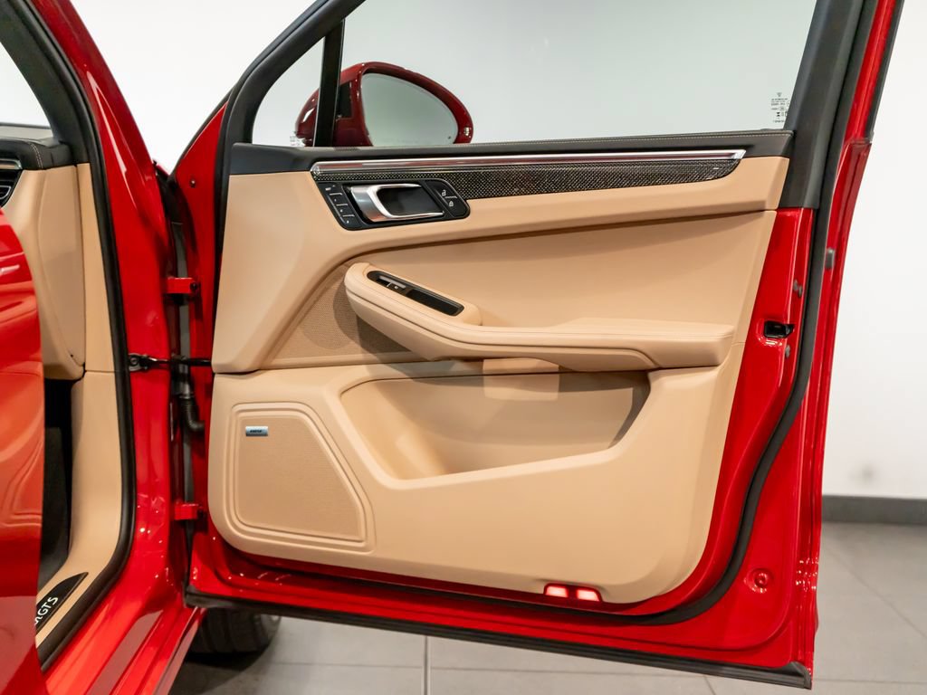Certified 2025 Porsche Macan GTS AWD/4WD image 29