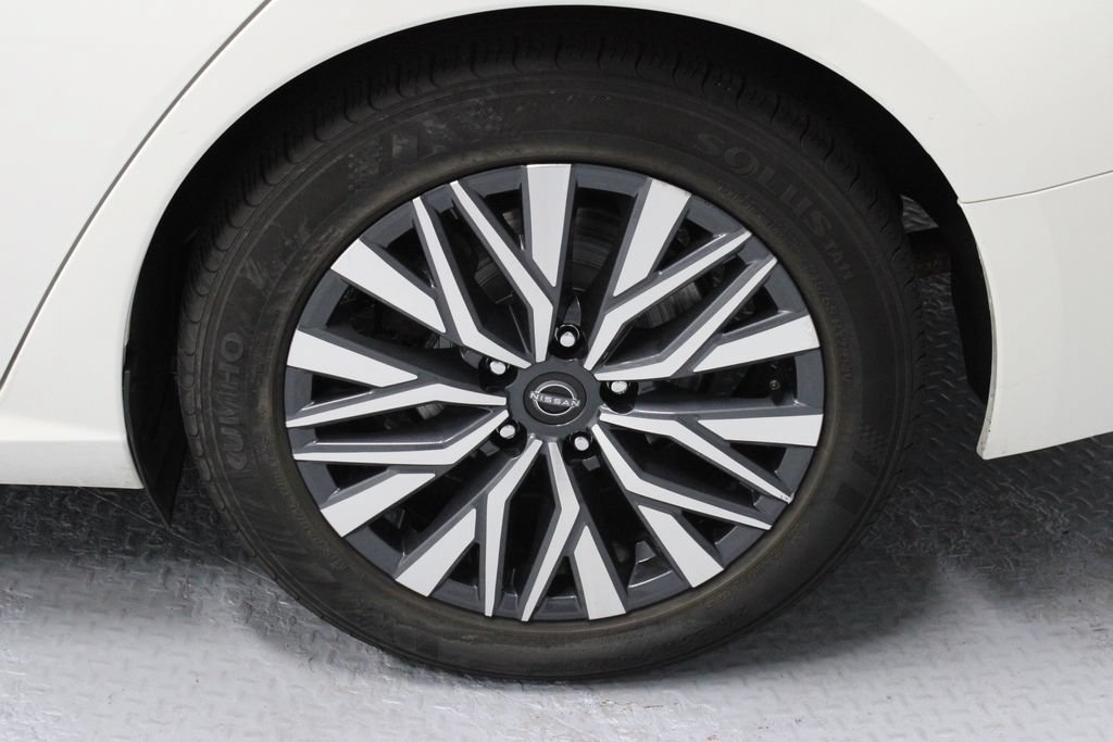 Certified 2024 Nissan Altima 2.5 SV FWD image 18