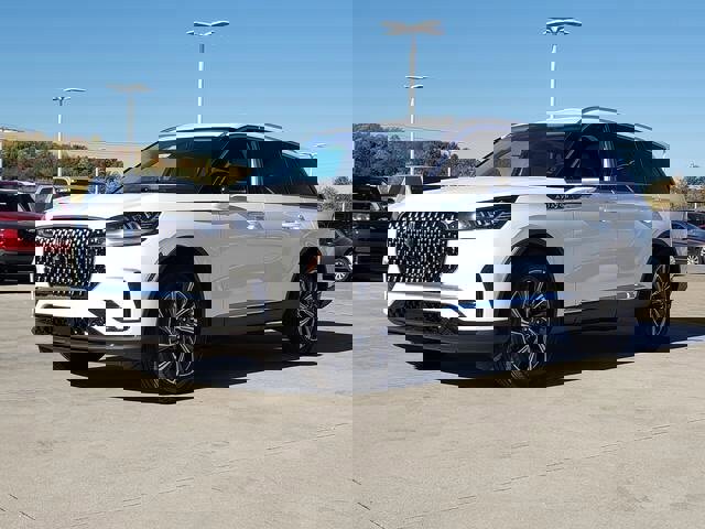 New 2026 Lincoln Aviator AWD image 4